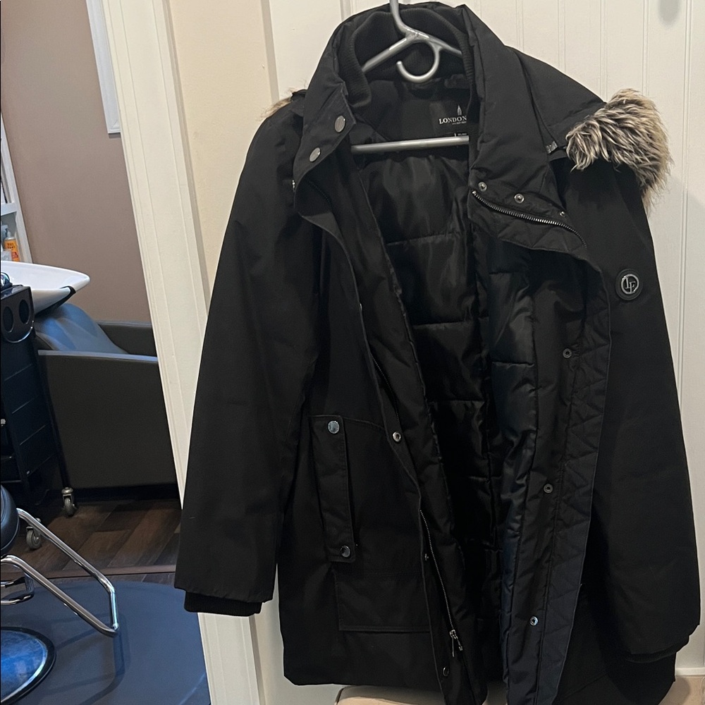 London fog woman’s XL Black Puffer Jacket with Fur Trim